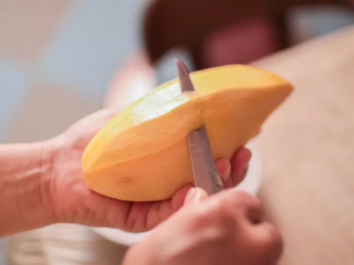 Jak obrać mango?