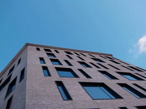 Sprzątanie części wspólnych w bloku