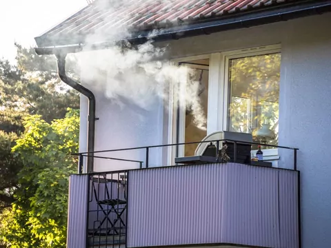 Czy można robić grilla na balkonie?