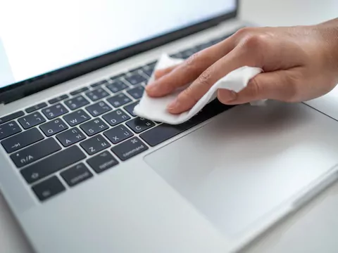 Czyszczenie klawiatury laptopa: 4 sposoby