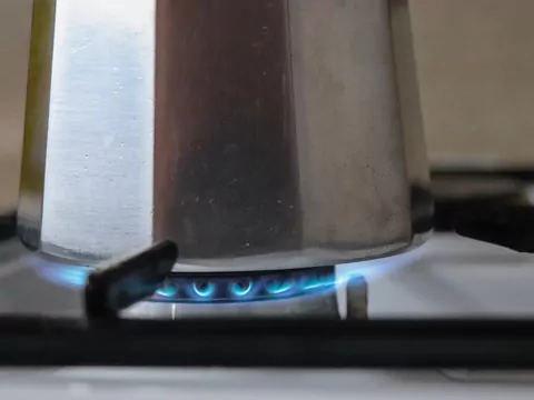 Kawa w kawiarce krok po kroku
