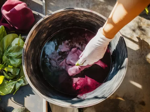 Jak samodzielnie zafarbować ubrania?