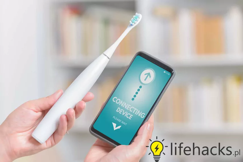 Myj każdą ćwiartkę jamy ustnej przez około 30 sekund, by zapewnić równomierne czyszczenie Szczoteczka soniczna i smartfon