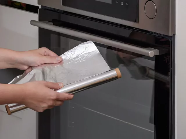 Której strony folii aluminiowej używać?