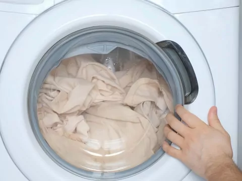 Jak odblokować drzwi pralki