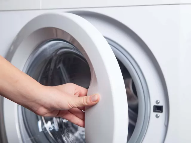 Jak odkamienić pralkę