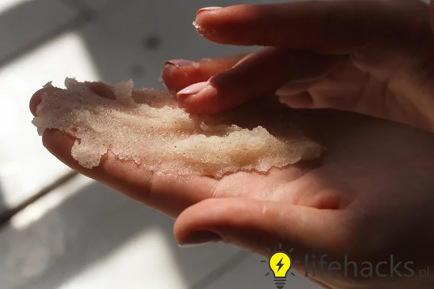 Peeling cukrowy warto wykonywać 1-2 razy w tygodniu peeling