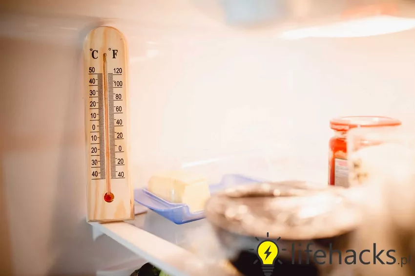 Temperatura w lodówce - porady, jaka powinna być temperatura na różnych półkach w lodówce do przechowywania różnych produktów Termometr w lodówce