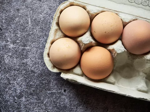 Tak sprawdzisz świeżość jajka