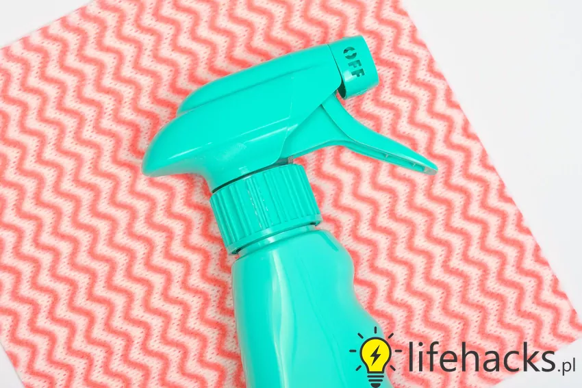 Naturalne środki czystości to bezpieczna i ekologiczna alternatywa dla chemii domowej Ściereczka i spray