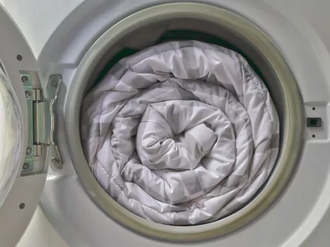 Jak prać kołdrę w domu