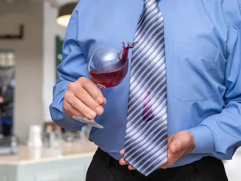 Jak prać i prasować krawat