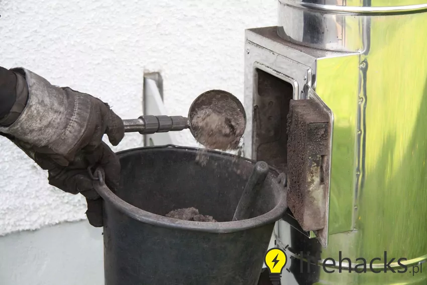 Czyszczenie komina od dołu