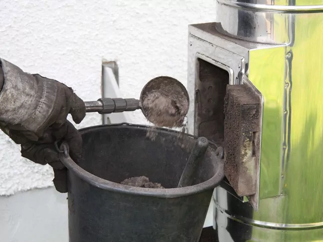 Jak samodzielnie oczyścić komin od dołu