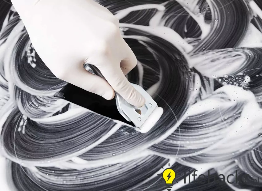 Skrobak do płyt ceramicznych i indukcyjnych – rodzaje skrobaczek, opinie, zastosowanie Skrobaczka lub skrobak do płyt kuchennych