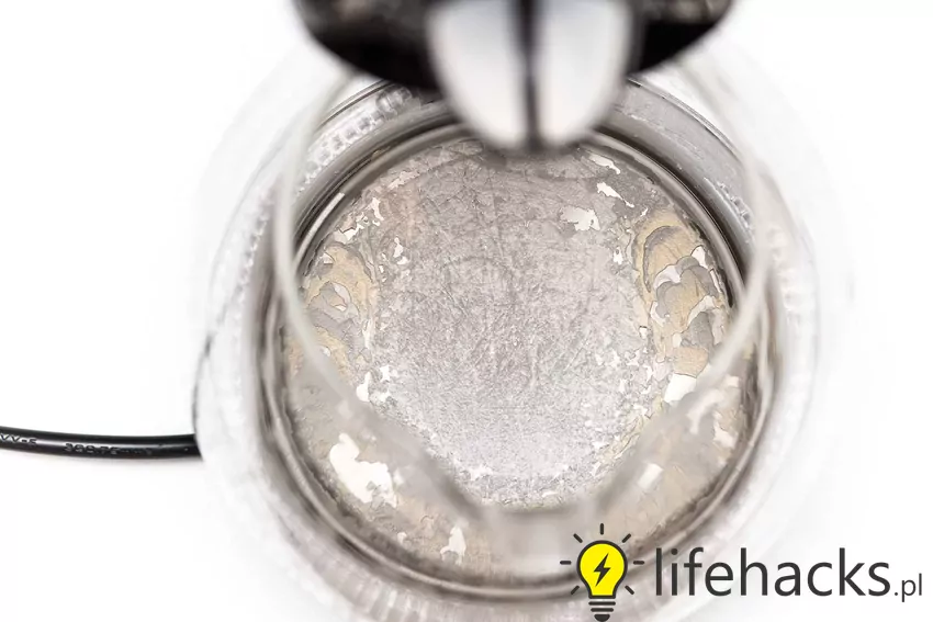 Odkamienianie czajnika octem, sodą czy kwaskiem cytrynowym. Radzimy