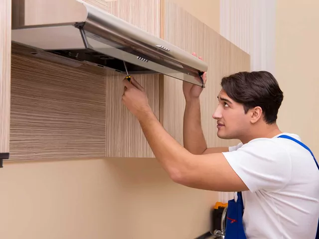 Na jakiej wysokości zamontować okap?