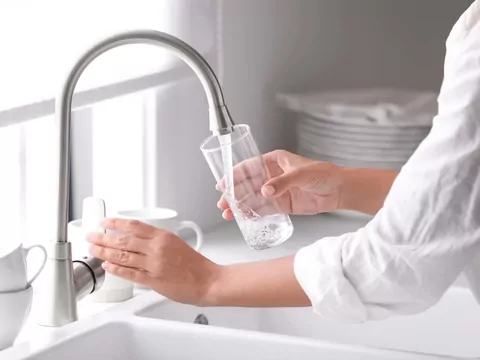 Domowe sposoby na twardą wodę