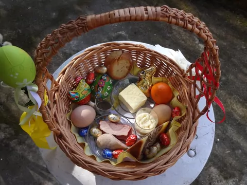 Produkty do koszyczka wielkanocnego