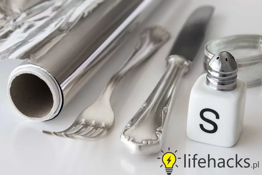 Czyszczenie srebra folią aluminiową