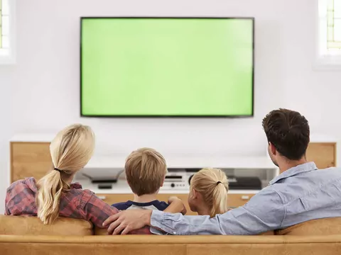 Na jakiej wysokości powiesić telewizor?